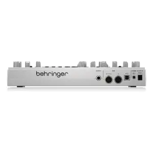 Behringer TD-3-SR Analog Bas Synthesizer (16 Adımlı Sequencer ve Distortion ile) - 5