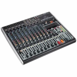 Behringer Xenyx X1832USB Mixer with USB and Effects - 3