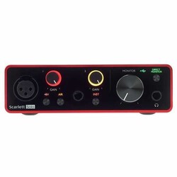 Focusrite Scarlett Solo Studio 2x2 USB Audio Interface with Microphone and Headphones (3rd Generation) - 3