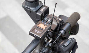 Saramonic UWMIC9S KIT 2 (RX + TX + TX) 2 Konuşmacı için Kablosuz Yaka Mikrofonu - 5